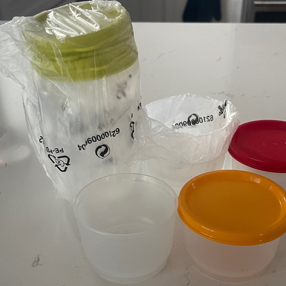 New Tupperware Set of 4 Serving Cups